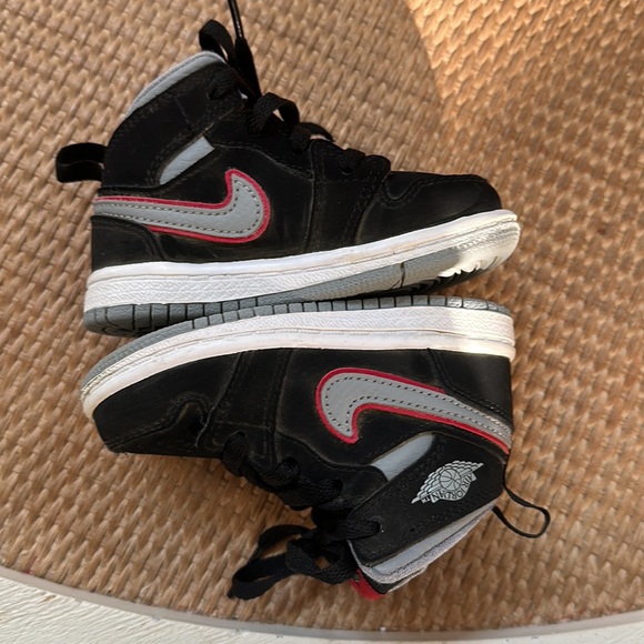 Air Jordan 1 Mid GS Black Particle Grey Shoes - Picture 5 of 7